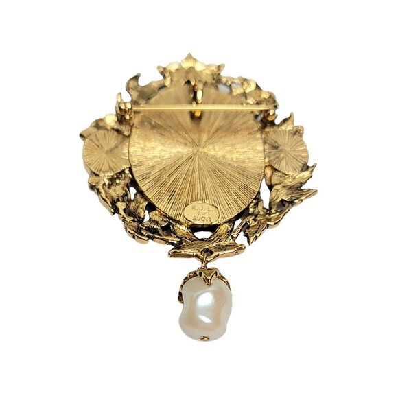 Kenneth Jay Lane For Avon Resin Cameo And Faux Pearl Dangle Brooch Pendant - Picture 7 of 9